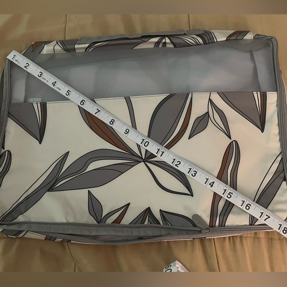 NWT! Thirty-One mesh Zipper White and Gray All In Neutral Laptop Bag with handle - Picture 2 of 7